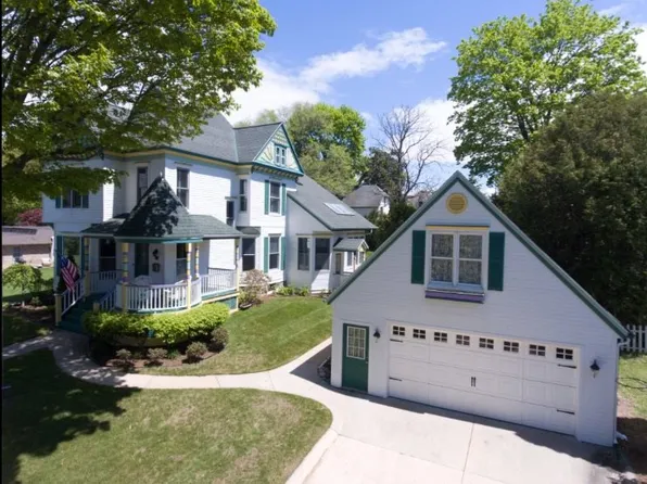 213 Clinton St, Petoskey, MI 49770