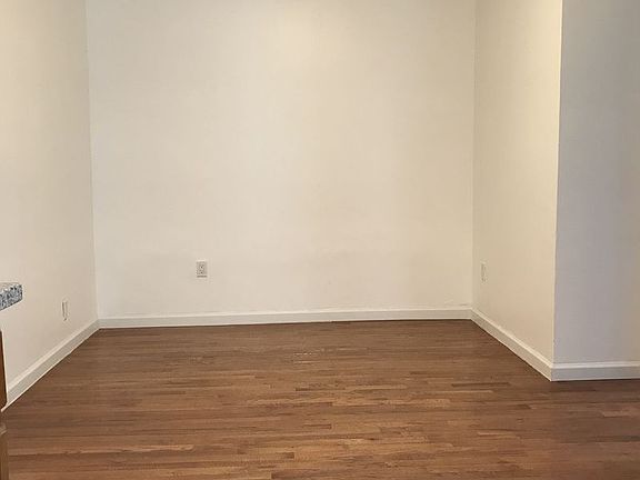5th image of 4324 40th St APT 3R