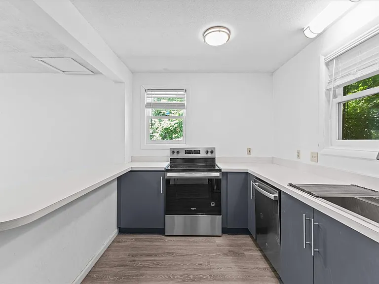 21 Hyde St #4 — Photo 8