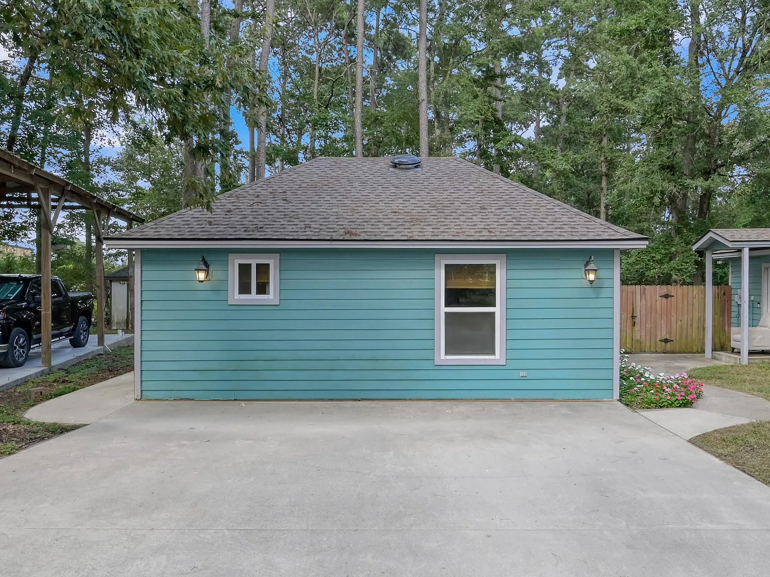 2 bed, 2.5 bath, 850 sqft, $1,600 — Photo 3