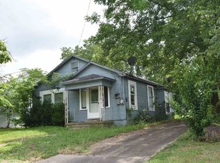 1104 S Columbia St, Clarksville, TX 75426