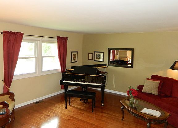 3rd image of 4537 Thornbark Dr