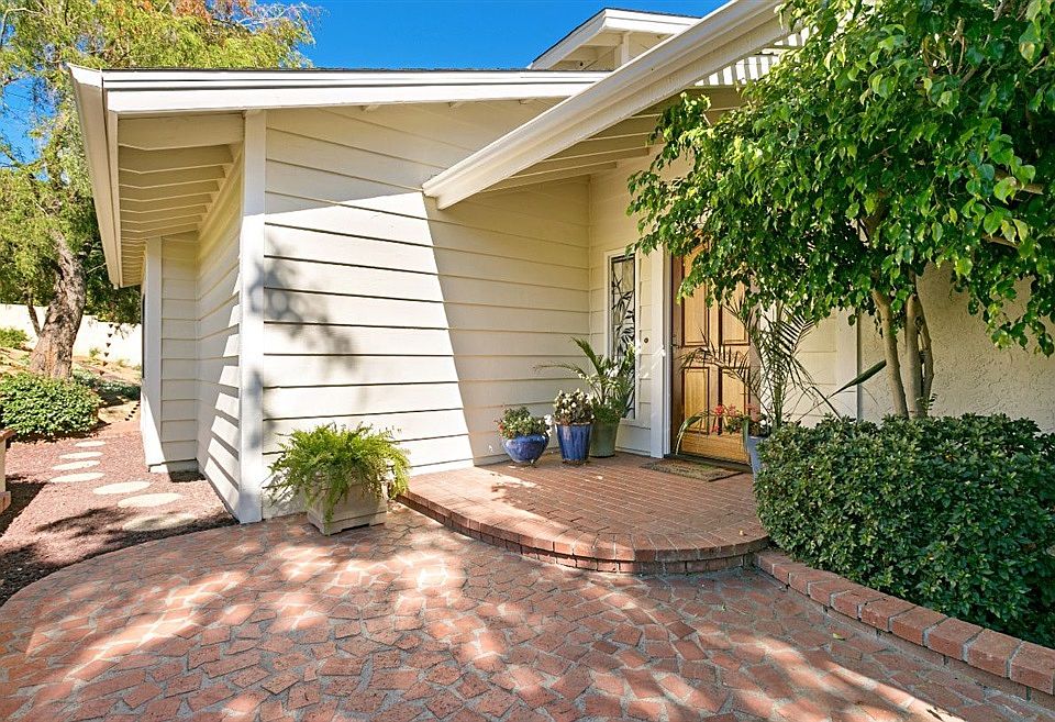 1st image of 937 Cycad Dr