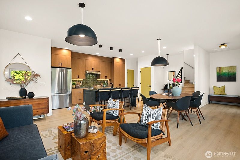 3rd image of 5053 35th Avenue SW