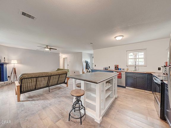 4th image of 6533 Dahlia Dr
