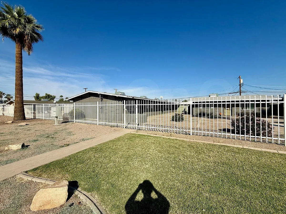 2 bed, 1.0 bath, 800 sqft, $1,125 — Photo 2