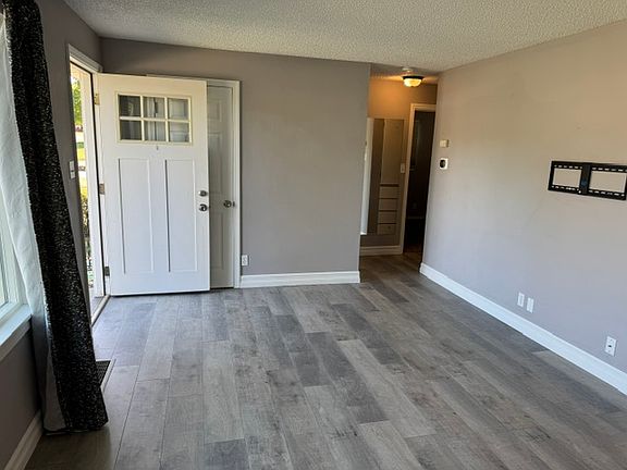 4th image of 6117 N Ash St