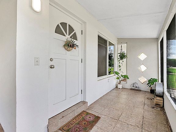 3rd image of 4620 SW 34th Avenue