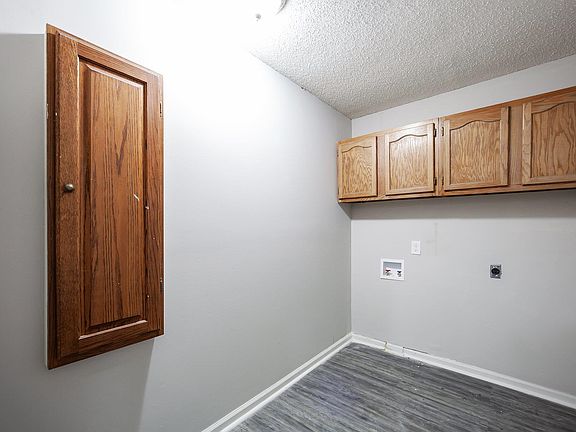 4th image of 1504 Lewis Ave