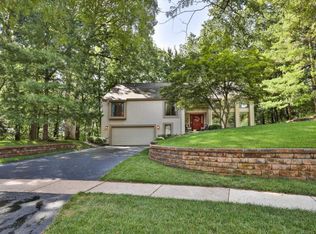 1904 Wolfcreek Pass Ct, Ballwin, MO 63011