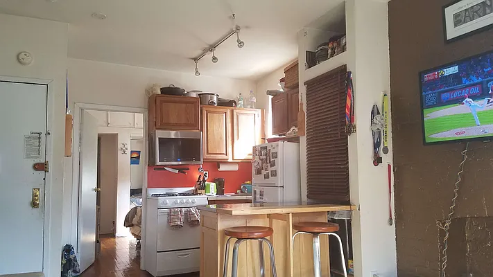 Rented by Chartwell Manhattan Realty | media 13