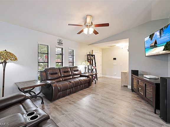4th image of 2220 SE 15th Pl