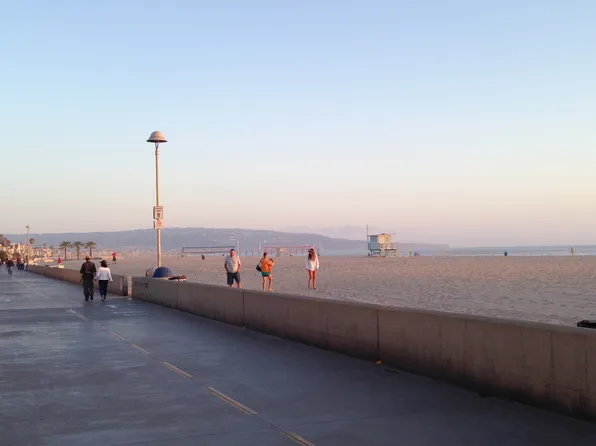 15 15th St APT 16, Hermosa Beach, CA 90254