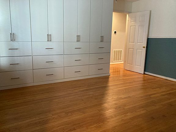 3rd image of 5629 Hollis Ave