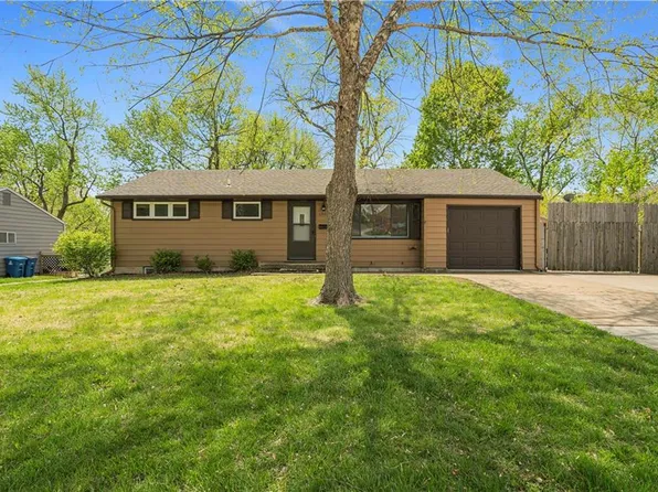 6907 W 72nd St, Overland Park, KS 66204