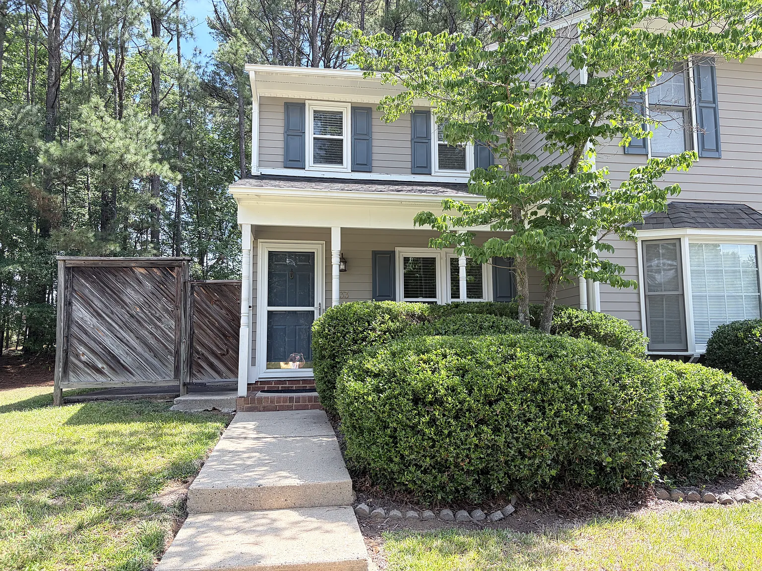 2 bed, 2.5 bath, 1302 sqft, $1,725 — Photo 2