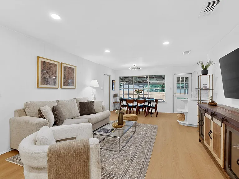 9807 Dallum Dr — Photo 5