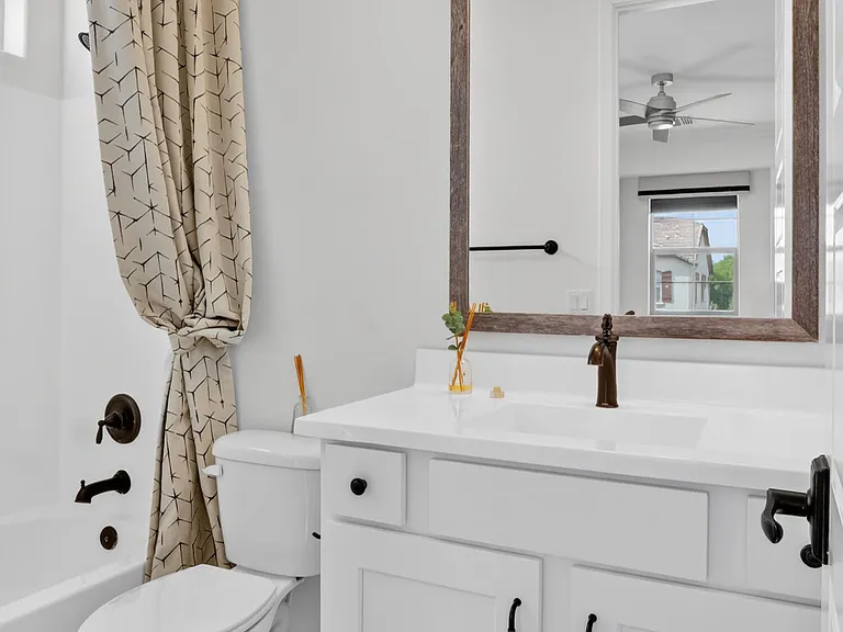 2141 E Flamingo Way — Photo 42