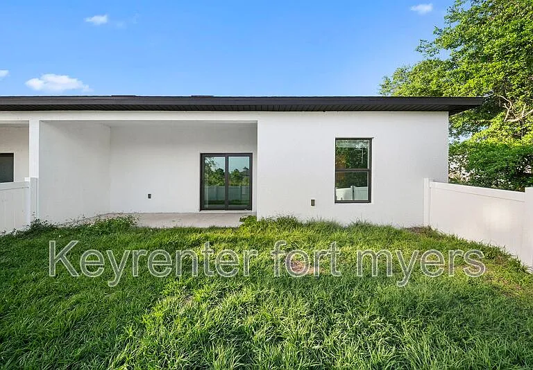 26483 Sandhill Blvd — Photo 25