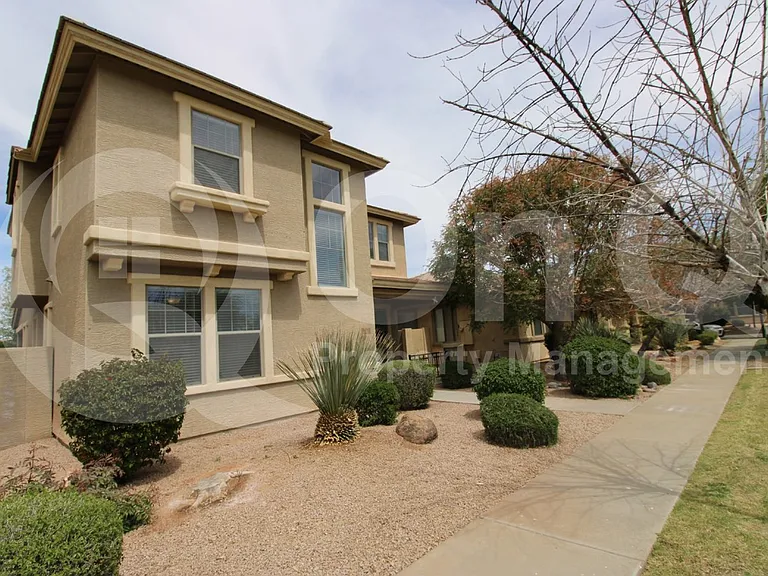 1876 S Sinova Ave — Photo 4