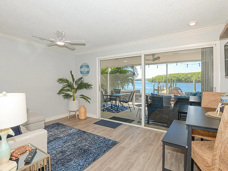 110 SW Hideaway Pl — Photo 13