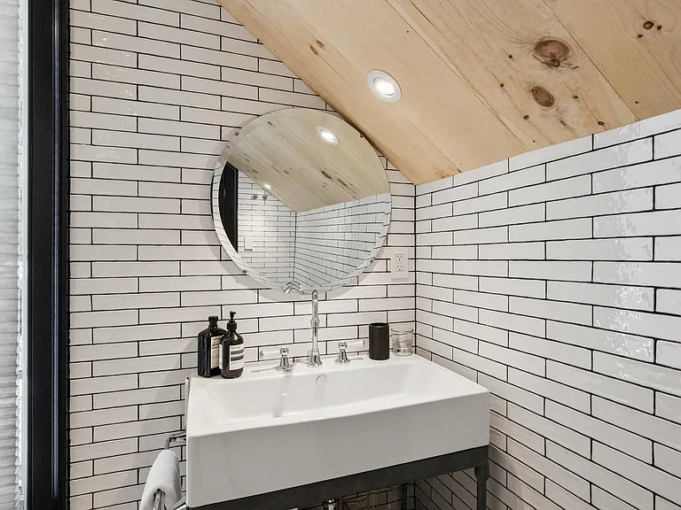 39 Hamilton St — Photo 14
