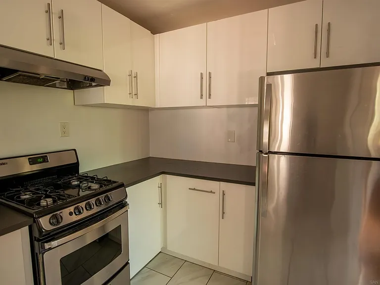 2208 Dwight St — Photo 15