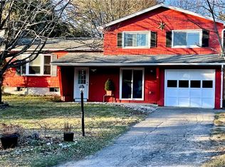 13 Brook Dr, Hope Valley, RI 02832