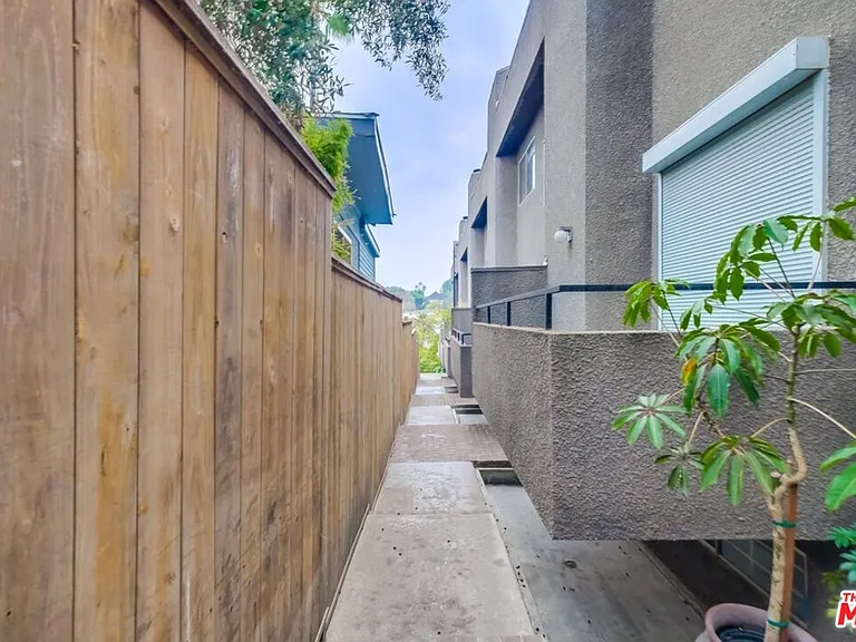 1077 W Kensington Rd #3 — Photo 66