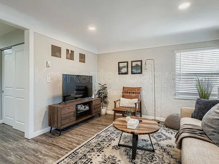 1454 N Ivy St — Photo 12