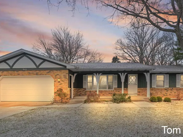 2111 Timberlane Dr, Jenison, MI 49428