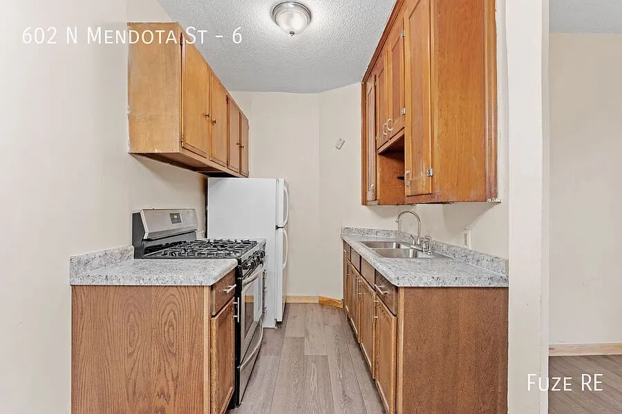 Building Photo - 602 Mendota St #6