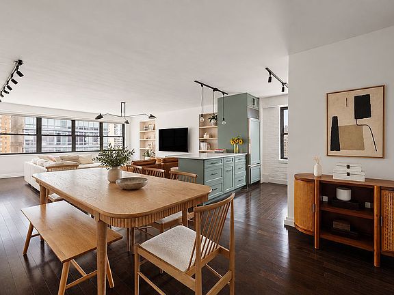 4th image of 399 E 72nd St APT 16H