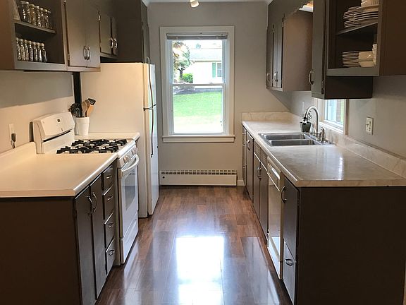 4th image of 20660 Baird Ave