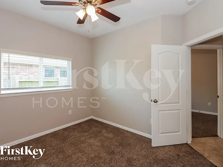 131 Brazos Dr — Photo 15