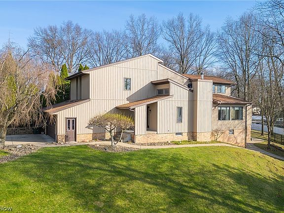 2nd image of 5124 Beachview Cir NW