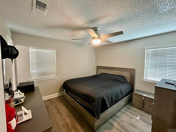 4th image of 218 Cypress Village Dr