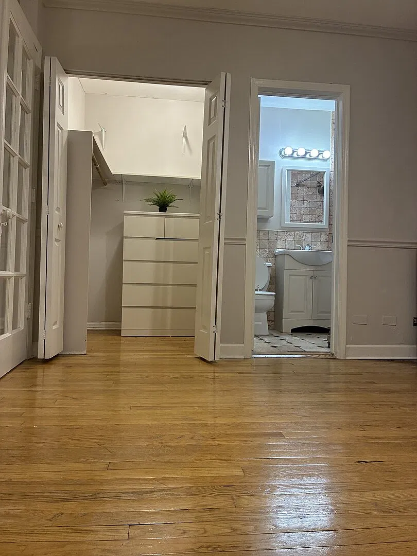 5143 S Kenwood Ave — Photo 2