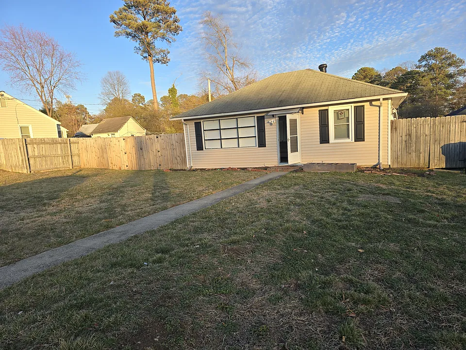 1305 Saint Michaels Ln