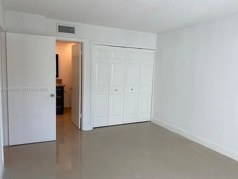 100 Lakeview Dr #316 — Photo 7