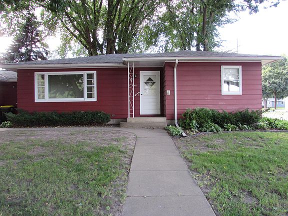 2nd image of 902 11th St S