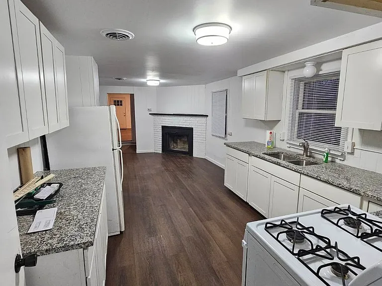 5005 Chase St — Photo 3