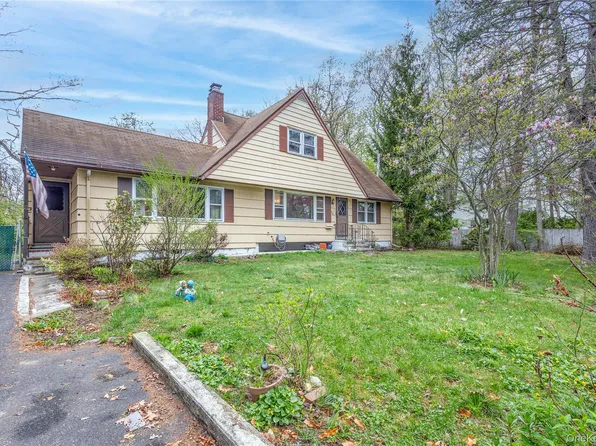 20 Olympia Street, Port Jefferson, NY 11776