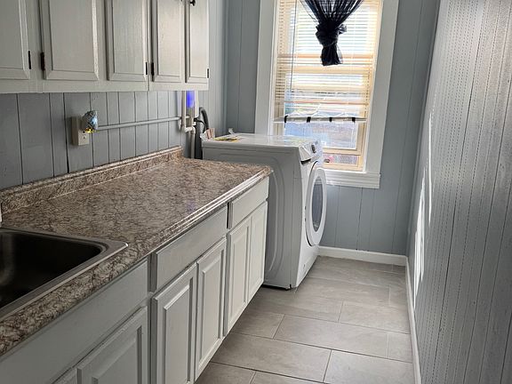 3rd image of 9 Fern St #2