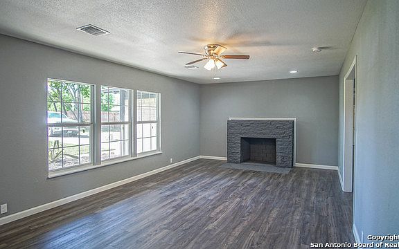 4th image of 222 E Cheryl Dr