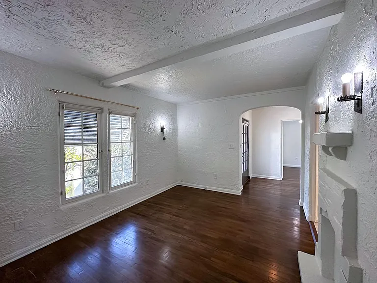 393 N Baldwin Ave — Photo 6