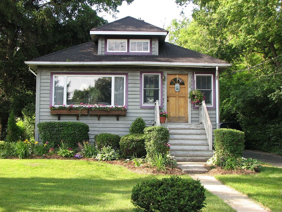 Beautiful and cozy, with a wonderful large addition on the back!