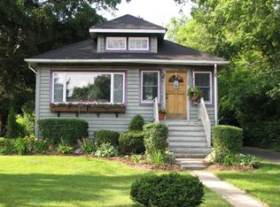 122 Waverly Rd, Barrington, IL 60010