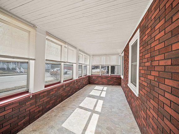 3rd image of 223 17th Ave