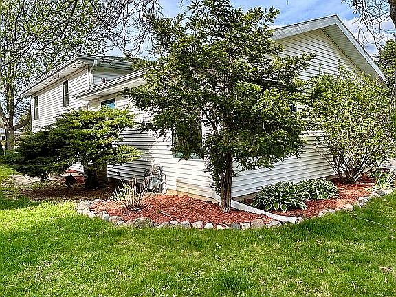 2nd image of 121 E Milner Ave